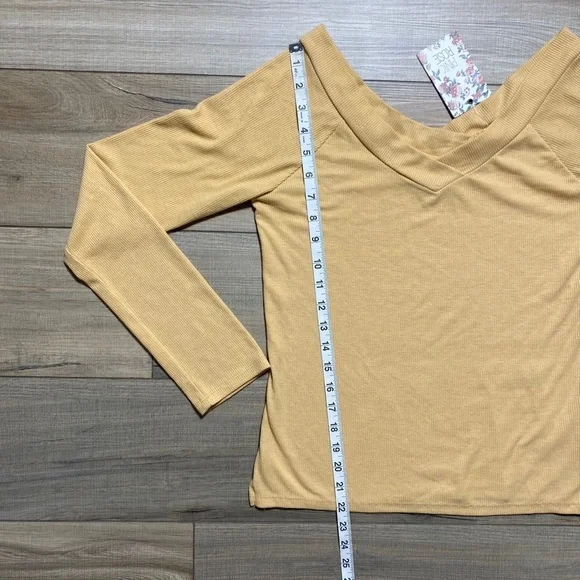 Pink Rose Womans V-Neck Long Sleeve Side‎ Slit Top  Size Large Sunnyside - Picture 3 of 10